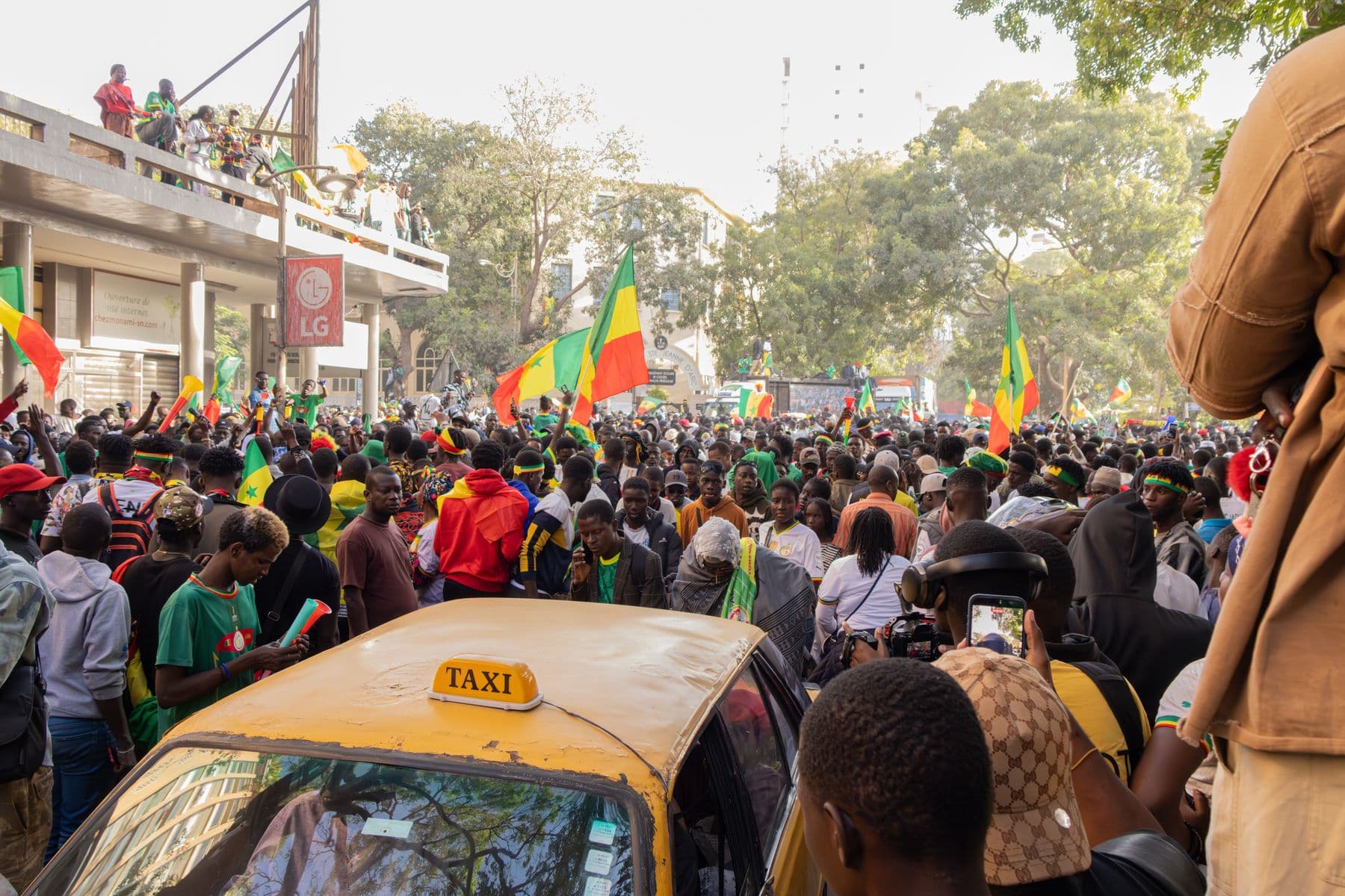 Rue commerçante à Dakar